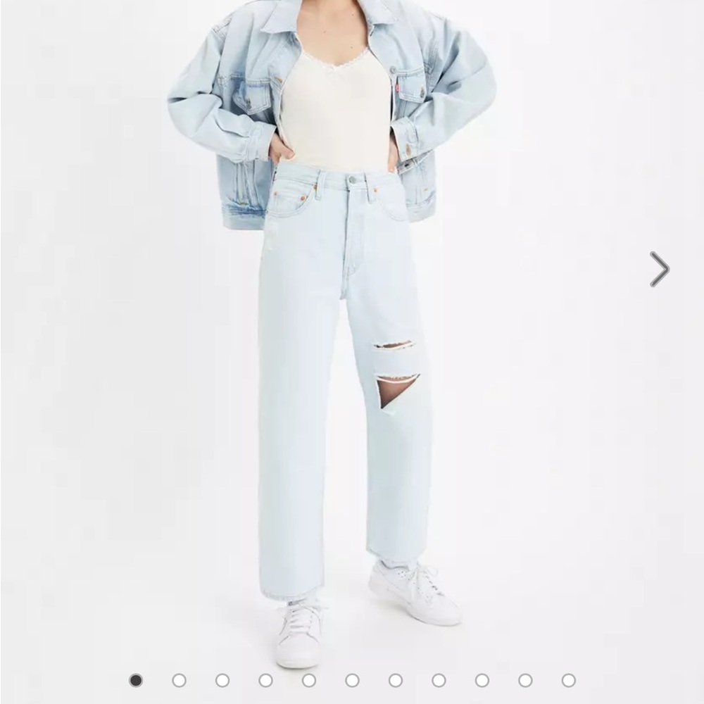 Brand new levis ribcage jean. Size 28.New with Tags!
